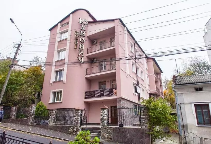 Hotel Complex Uhnovych