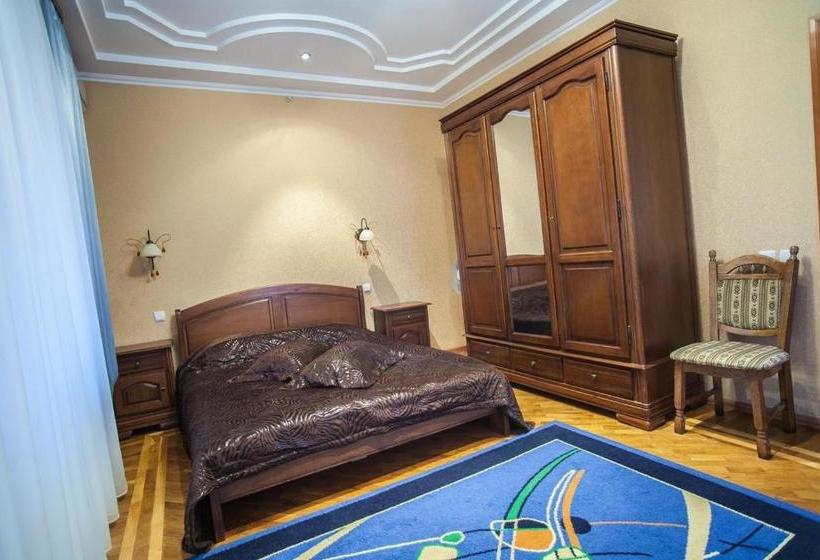 Hotel Complex Uhnovych