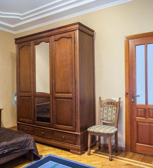 Hotel Complex Uhnovych