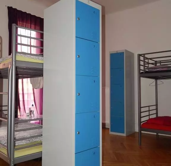 Hostel Delmedio