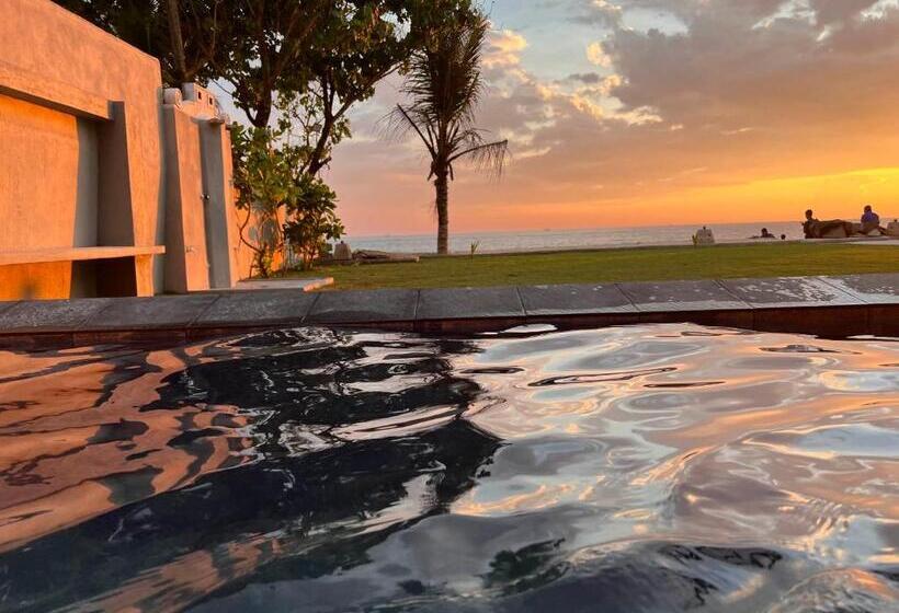 هتل Amanda Beach Villas