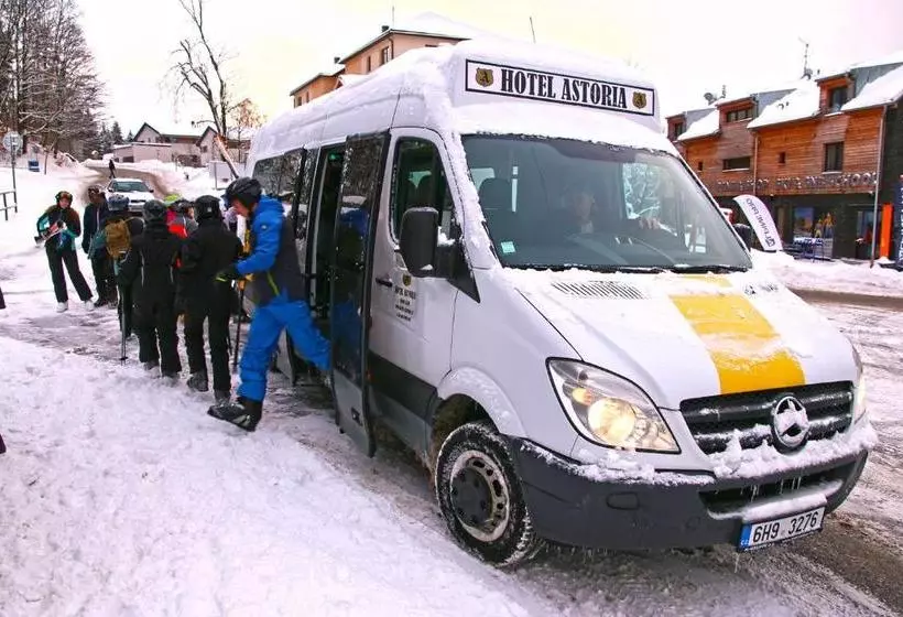 هتل Astoria With Private Skibus