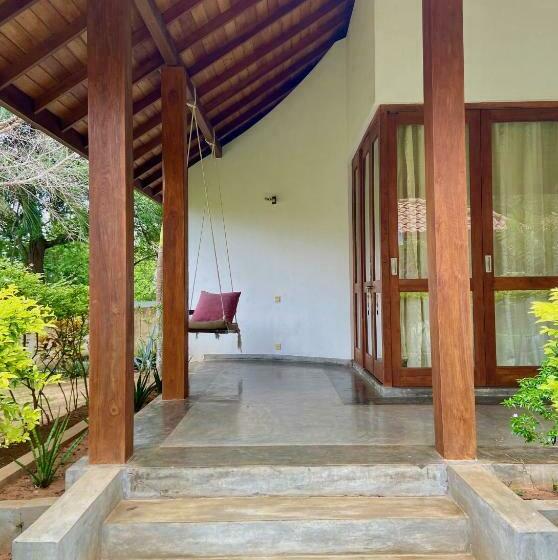 Отель Sanjis The Seaside Cabanas