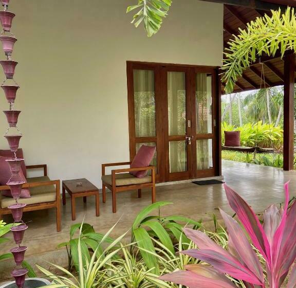 Отель Sanjis The Seaside Cabanas