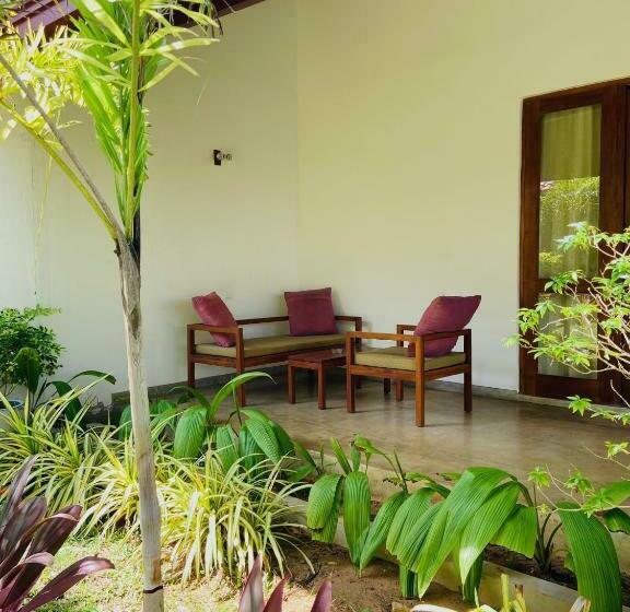 Отель Sanjis The Seaside Cabanas