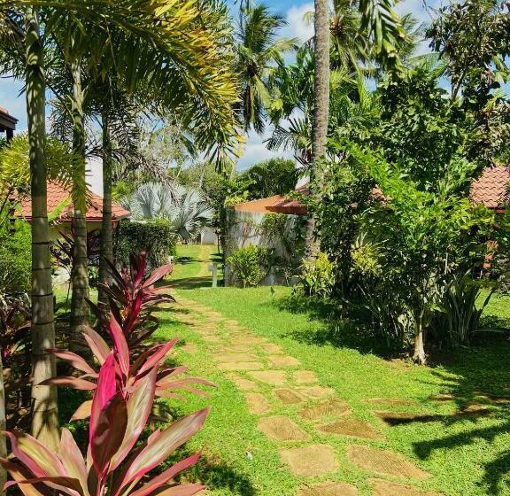 Отель Sanjis The Seaside Cabanas