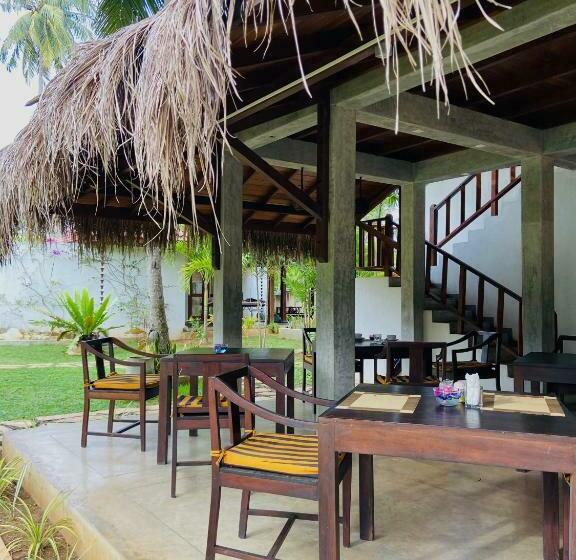 Отель Sanjis The Seaside Cabanas