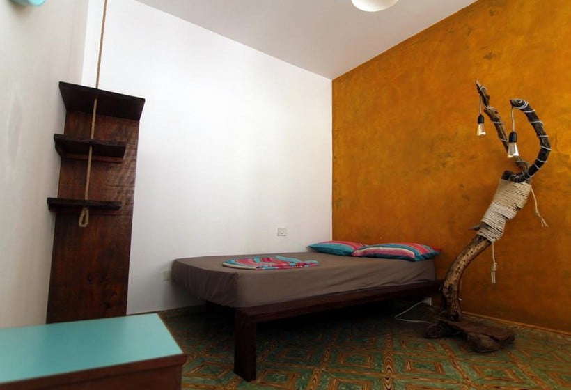 La Papaya Eco Yoga Hiking Hostel