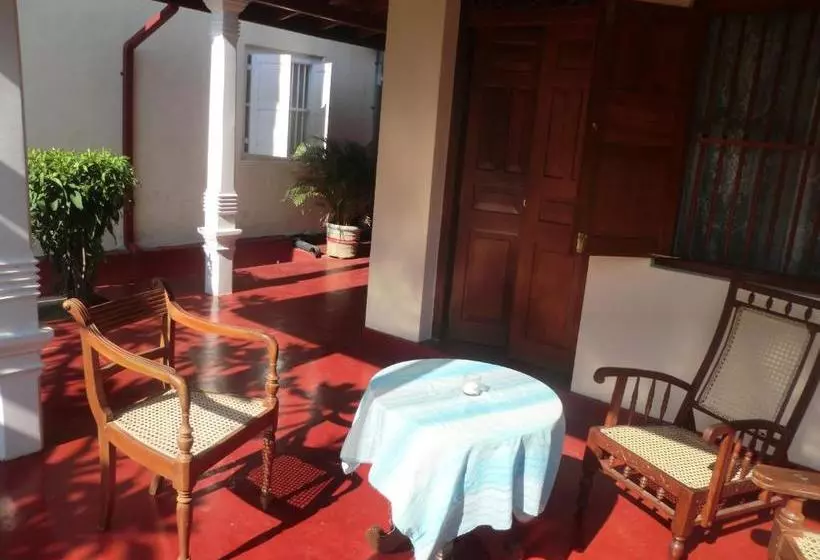 Top Of The Hill Guesthouse