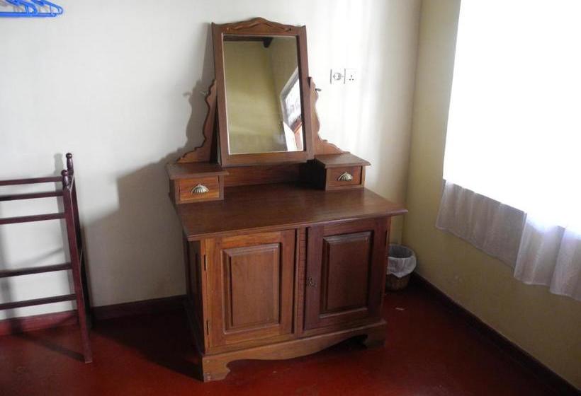 Top Of The Hill Guesthouse