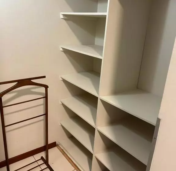 ペンション Hostal Obispo Labbé