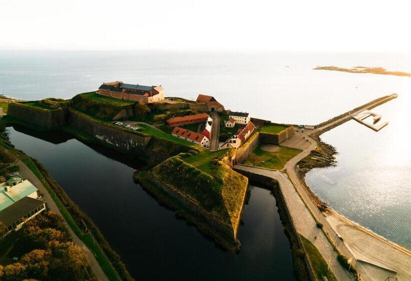 هاستل Fästningens