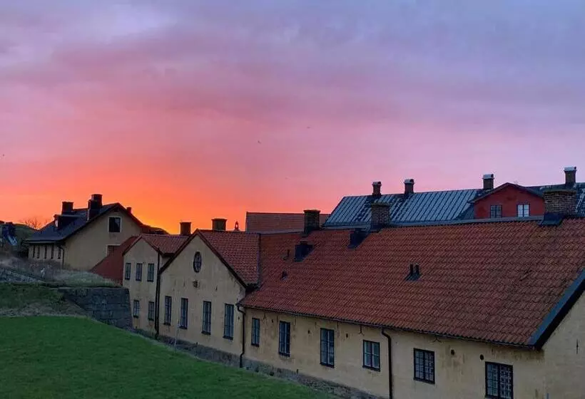 هاستل Fästningens