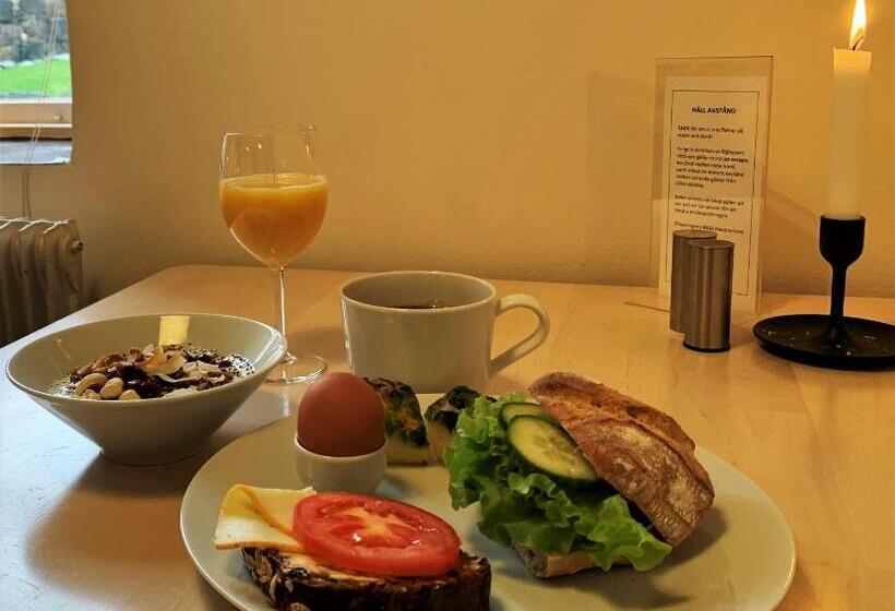 هاستل Fästningens