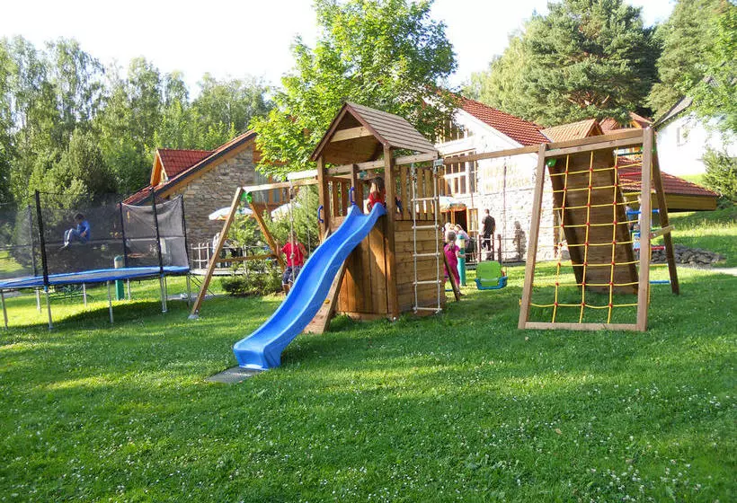 Hotelli Na Jezeře