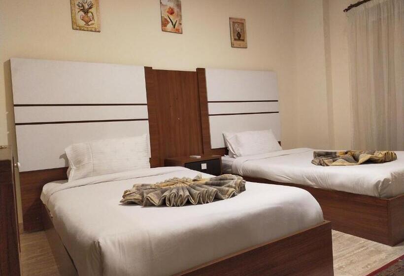 هتل 26th Of July Apartments