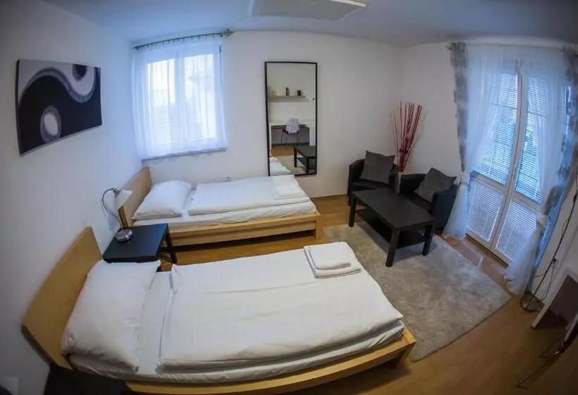 هتل Penzion Rose Břeclav