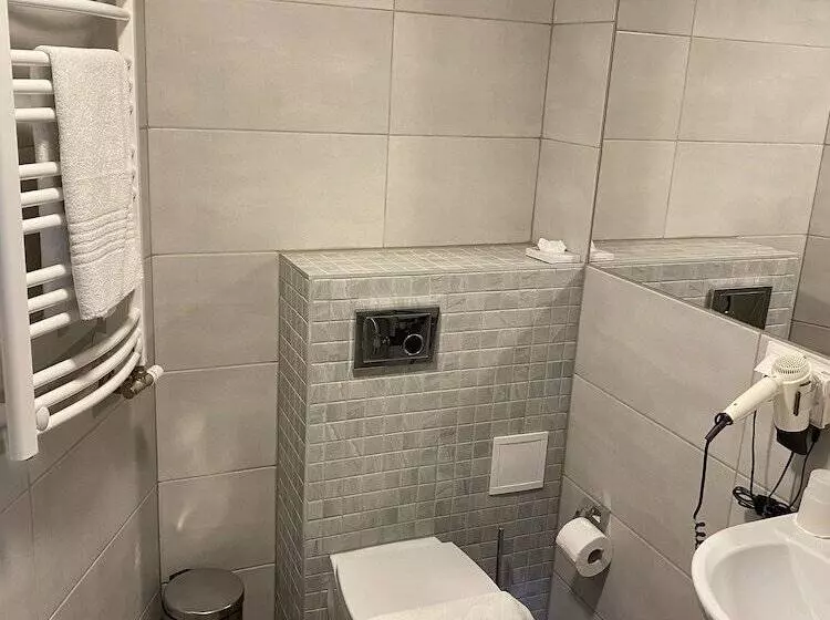 هتل Salos