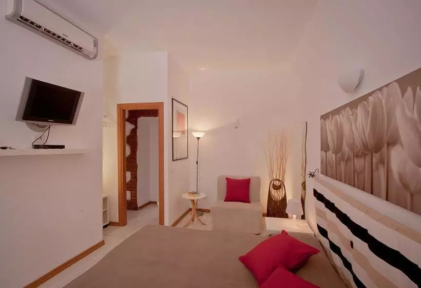 تختخواب و صبحانه Opera Inn Suites Rooms And Apartments