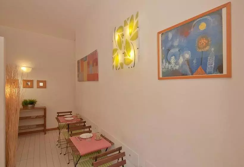 تختخواب و صبحانه Opera Inn Suites Rooms And Apartments
