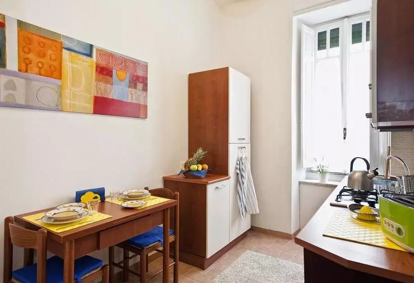 تختخواب و صبحانه Opera Inn Suites Rooms And Apartments