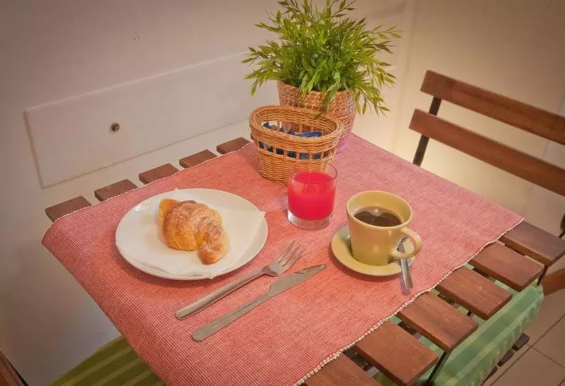 تختخواب و صبحانه Opera Inn Suites Rooms And Apartments