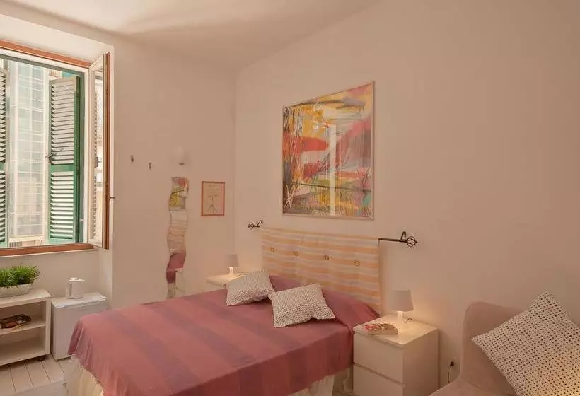 تختخواب و صبحانه Opera Inn Suites Rooms And Apartments