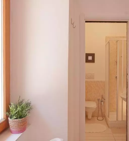 تختخواب و صبحانه Opera Inn Suites Rooms And Apartments