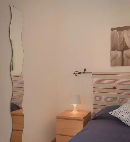 تختخواب و صبحانه Opera Inn Suites Rooms And Apartments
