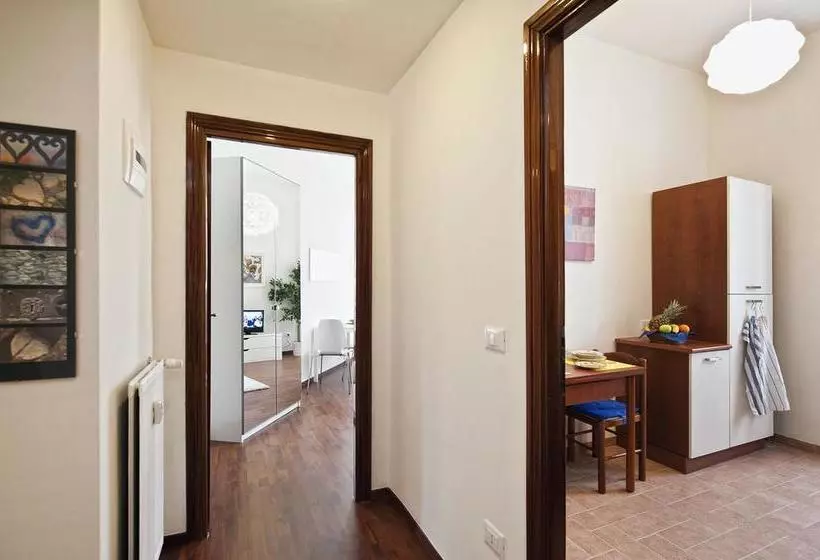 تختخواب و صبحانه Opera Inn Suites Rooms And Apartments