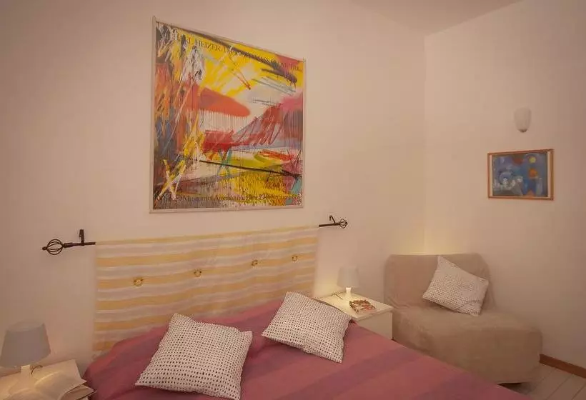 تختخواب و صبحانه Opera Inn Suites Rooms And Apartments