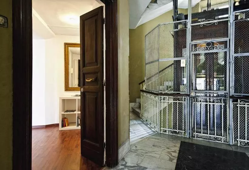 تختخواب و صبحانه Opera Inn Suites Rooms And Apartments