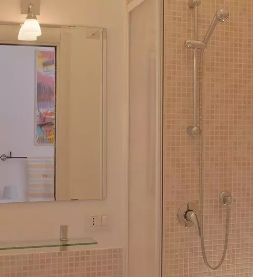 تختخواب و صبحانه Opera Inn Suites Rooms And Apartments