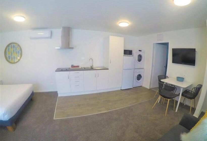 מוטל The Adelphi