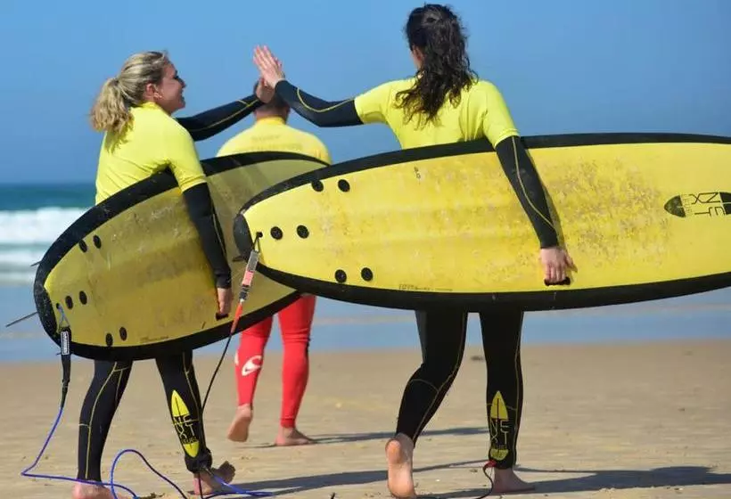 Retkeilymaja Next Level Surf Camp