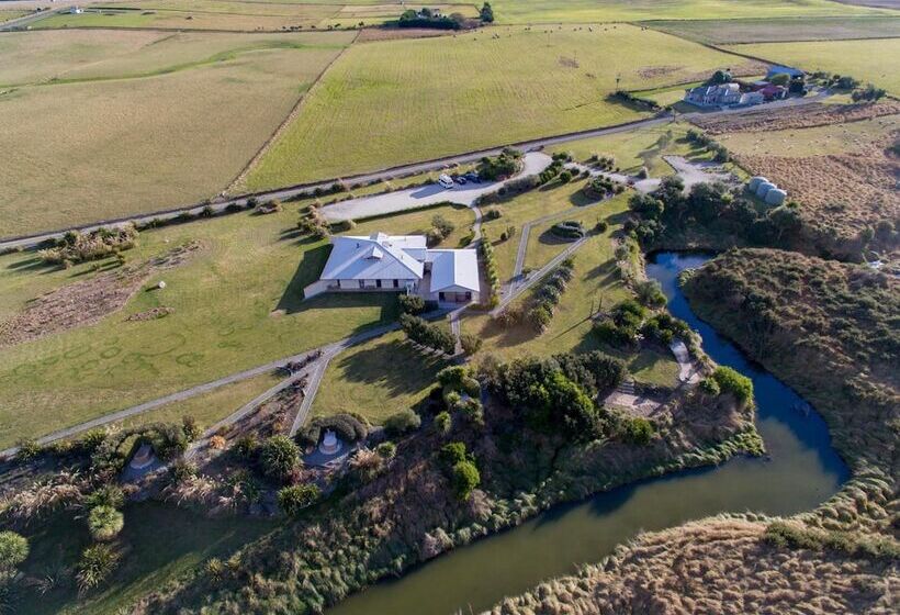 Общежитие Old Bones Lodge