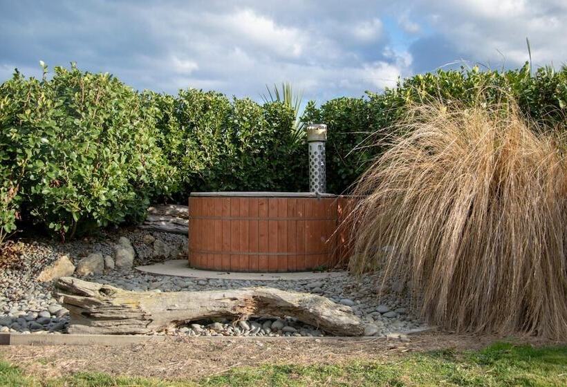 Общежитие Old Bones Lodge