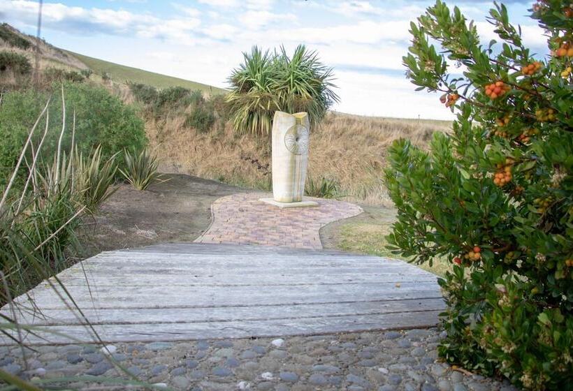 Общежитие Old Bones Lodge