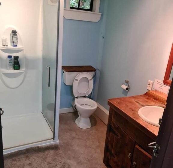 Общежитие Rusty Nail Backpackers