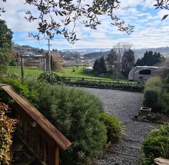 Общежитие Rusty Nail Backpackers