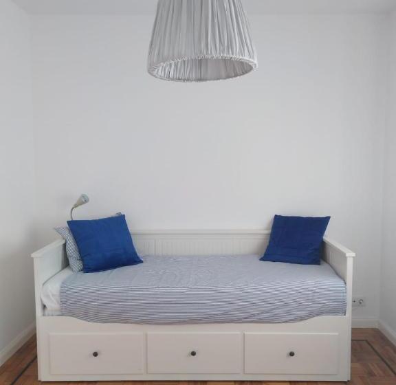 تختخواب و صبحانه 100 Contos