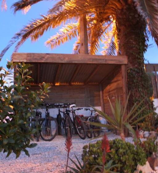 تختخواب و صبحانه Puravida Divehouse