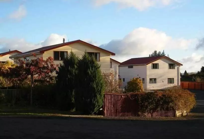 Ossies Motels And Chalets