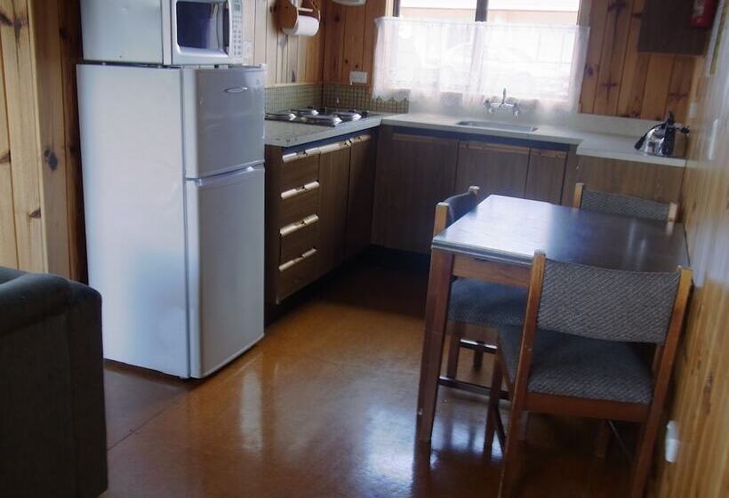 Ossies Motels And Chalets