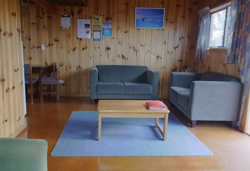 Ossies Motels And Chalets