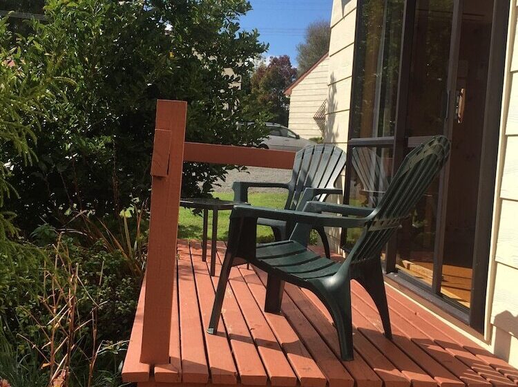 Ossies Motels And Chalets