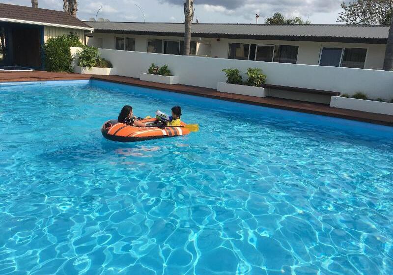 Palm Pacific Resort & Motel