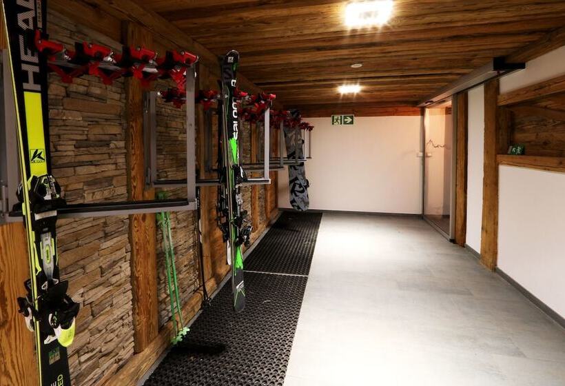 Amber Ski In/out Hotel & Spa