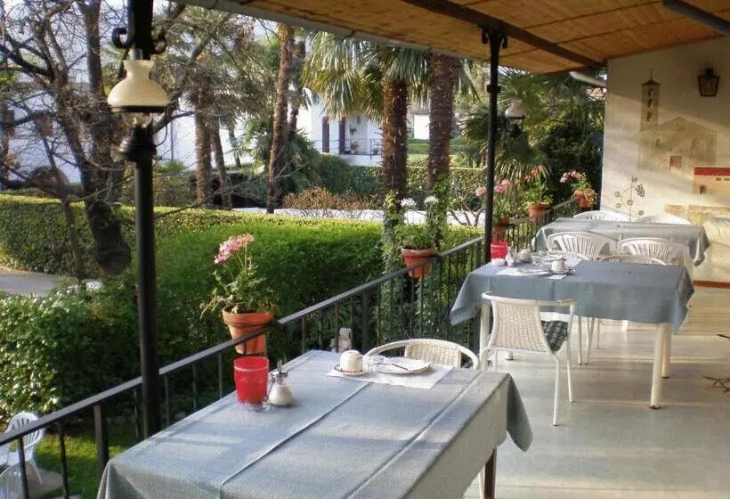 تختخواب و صبحانه Garni Molinazzo