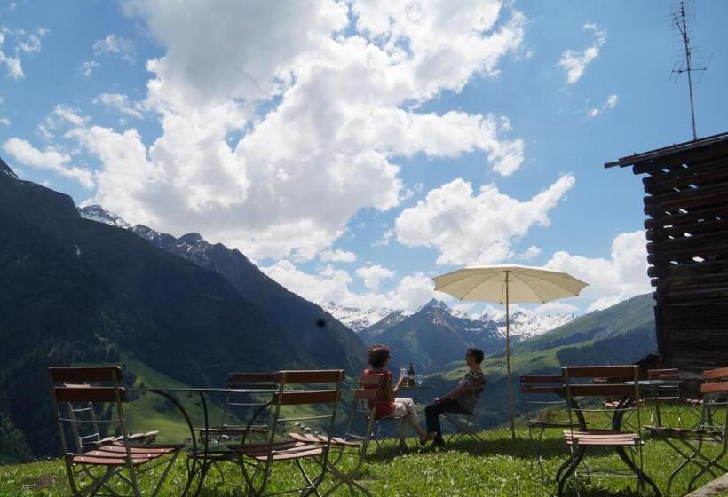 בית מלון כפרי Alpina